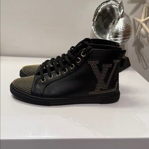 Louis Vuitton Black High-Top leather Studded Sneakers - Women